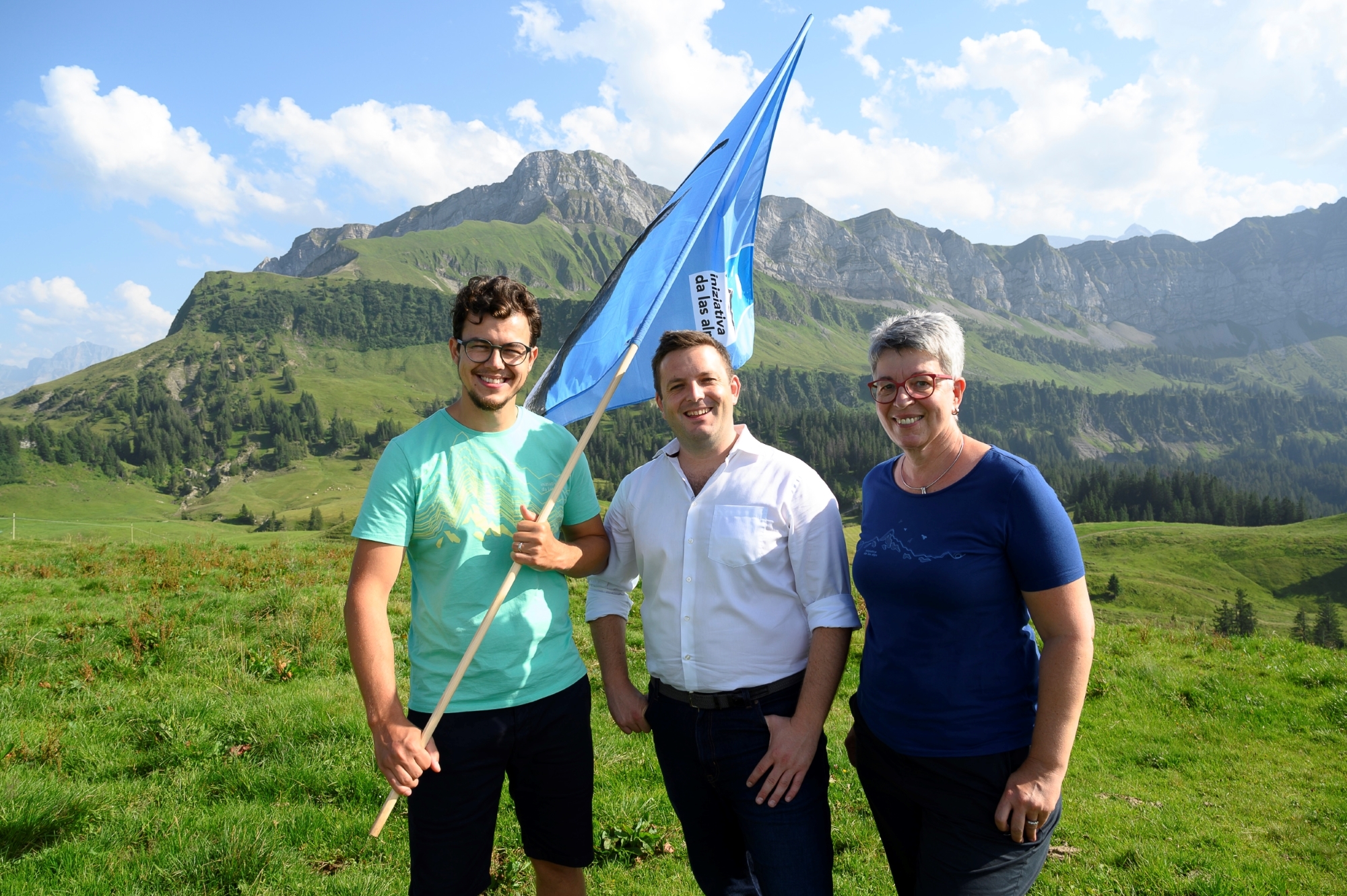 Django Betschart, Jon Pult, Lucia Lauener-Zwyer. Foto: Iniziativa delle Alpi, Christof Hirtler