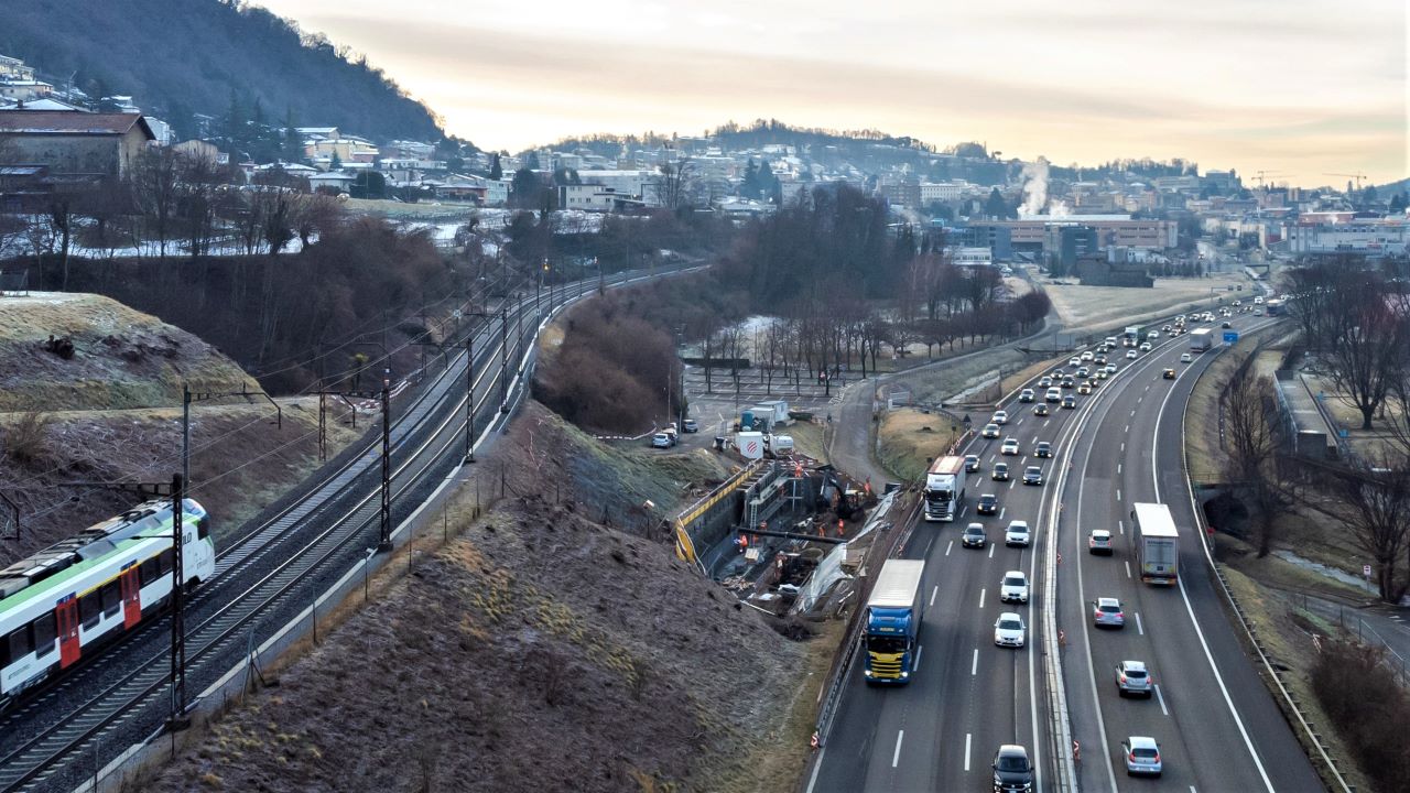 Smoggeplagtes Mendrisio: Neben den Geleisen fährt zu viel umweltschädlicher Verkehr.